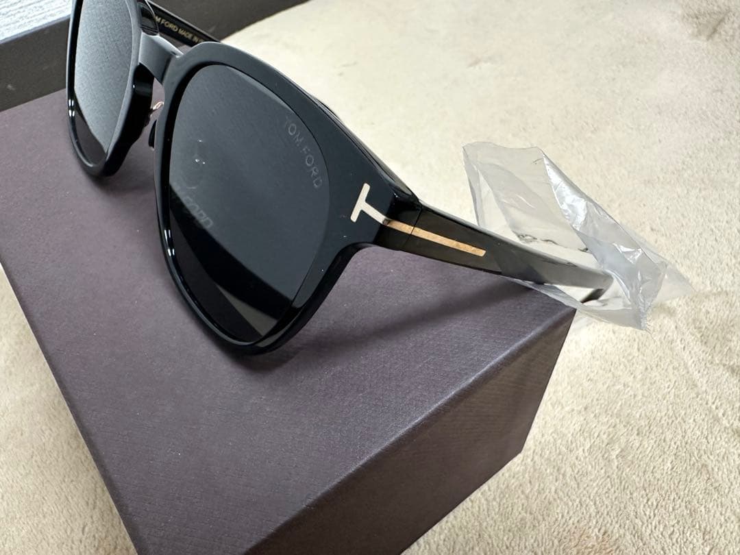 トムフォードサングラス TF1051-K ECO 01A メンズ　レデイース兼用