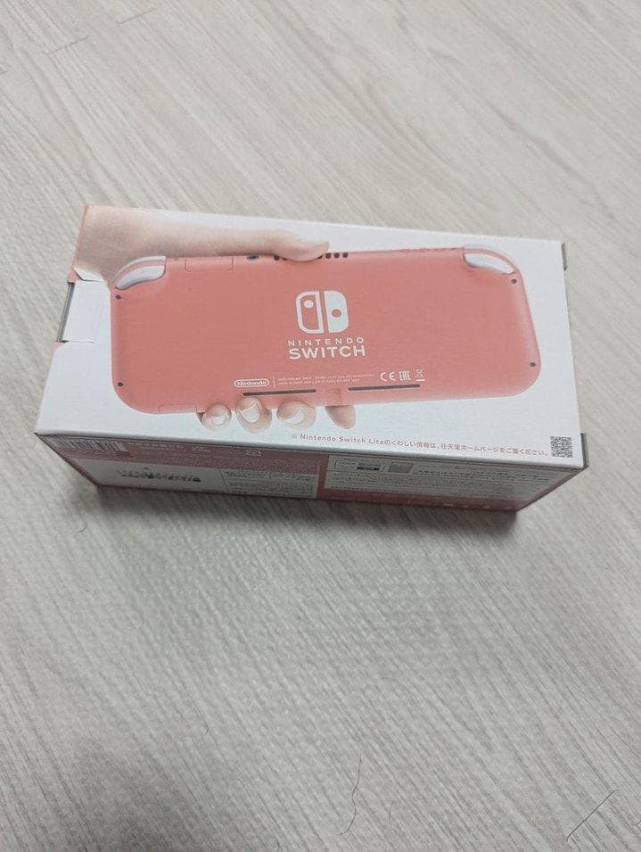 新品未開封　Nintendo Switch Lite コーラル