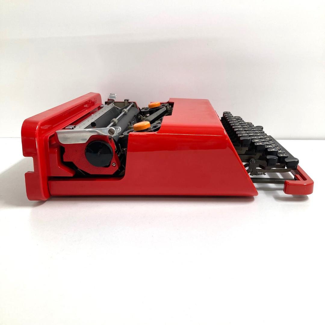 Olivetti　タイプライター　Olivetti Valentine　レッド
