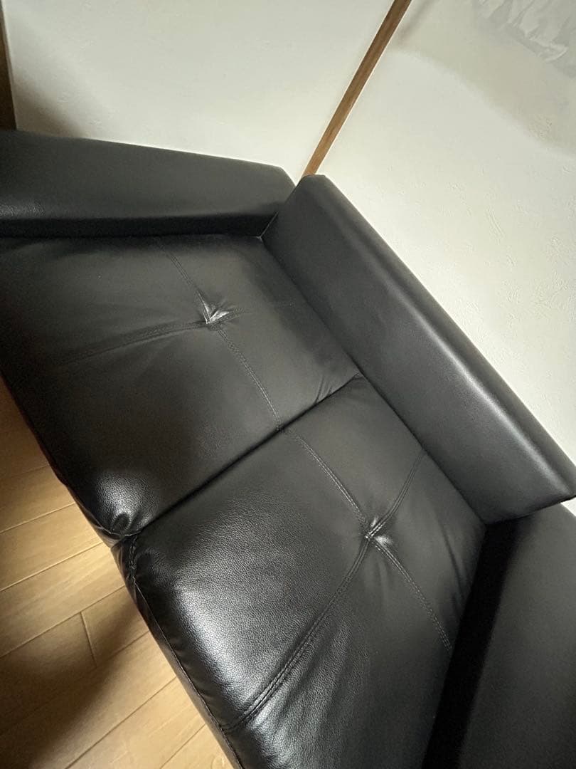美品　ブラック 2人掛けソファ 合成皮革　ローソファー