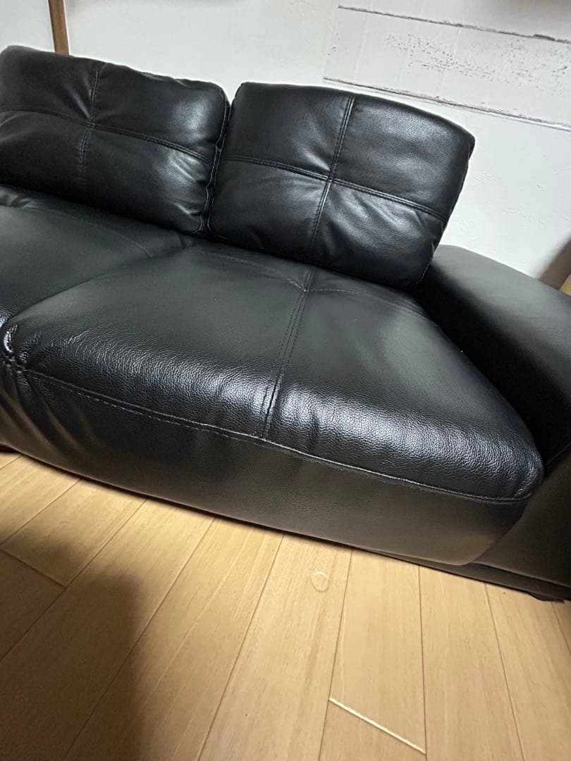 美品　ブラック 2人掛けソファ 合成皮革　ローソファー