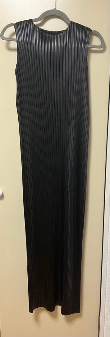 L*e様 GLOSSED L PLEATS ワンピ 【ISSEY MIY