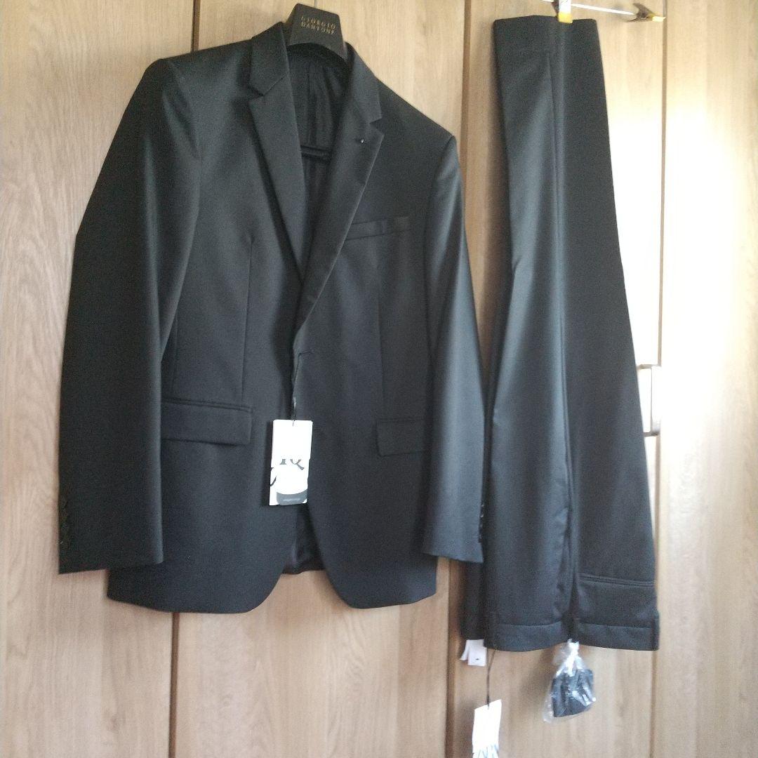 新品未使用　春夏向きZARAセットアップ　細身　COOL素材　ブラック　Ｍ相当