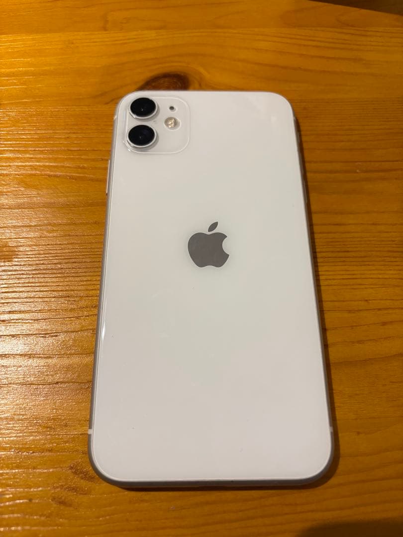 Apple iPhone 11 ホワイト ひび割れあり