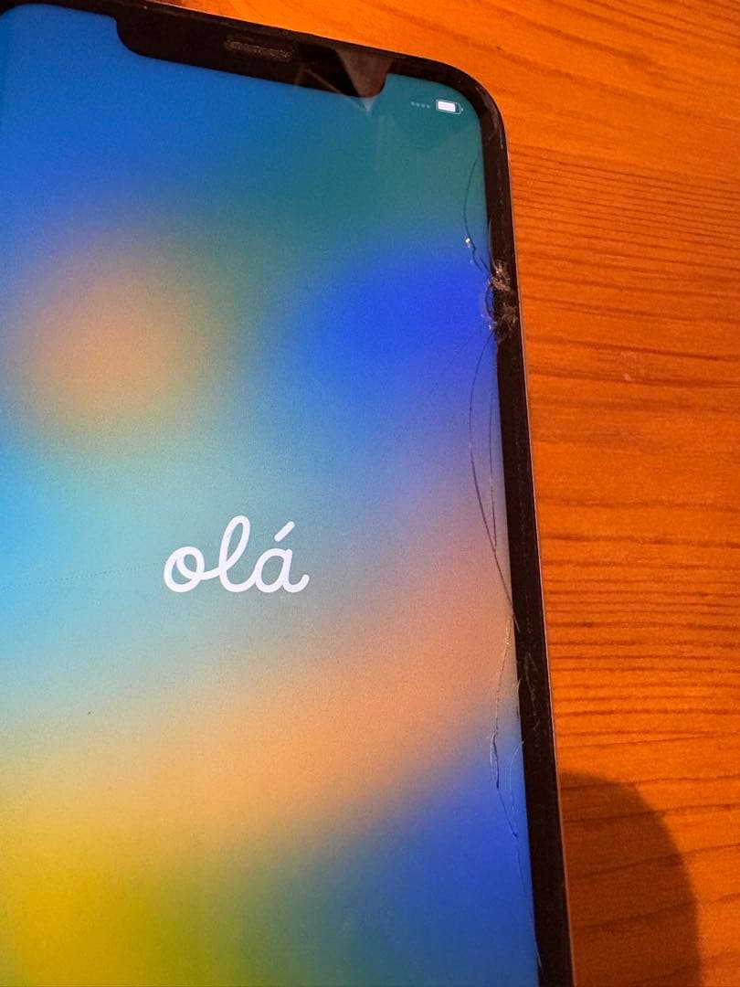 Apple iPhone 11 ホワイト ひび割れあり