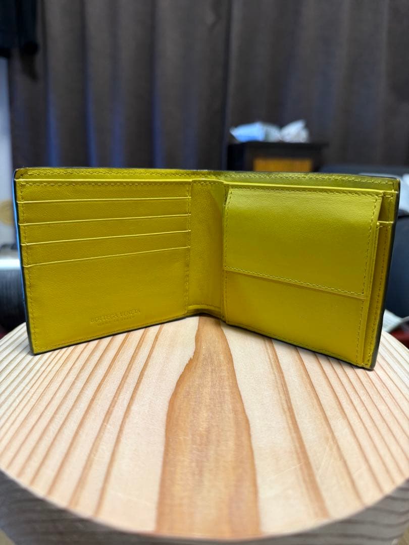 BOTTEGA VENETA 二つ折り財布 限定色バイカラー