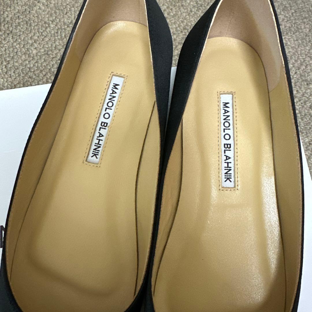 Manolo Blahnik ハンギシ サテンフラットシューズ