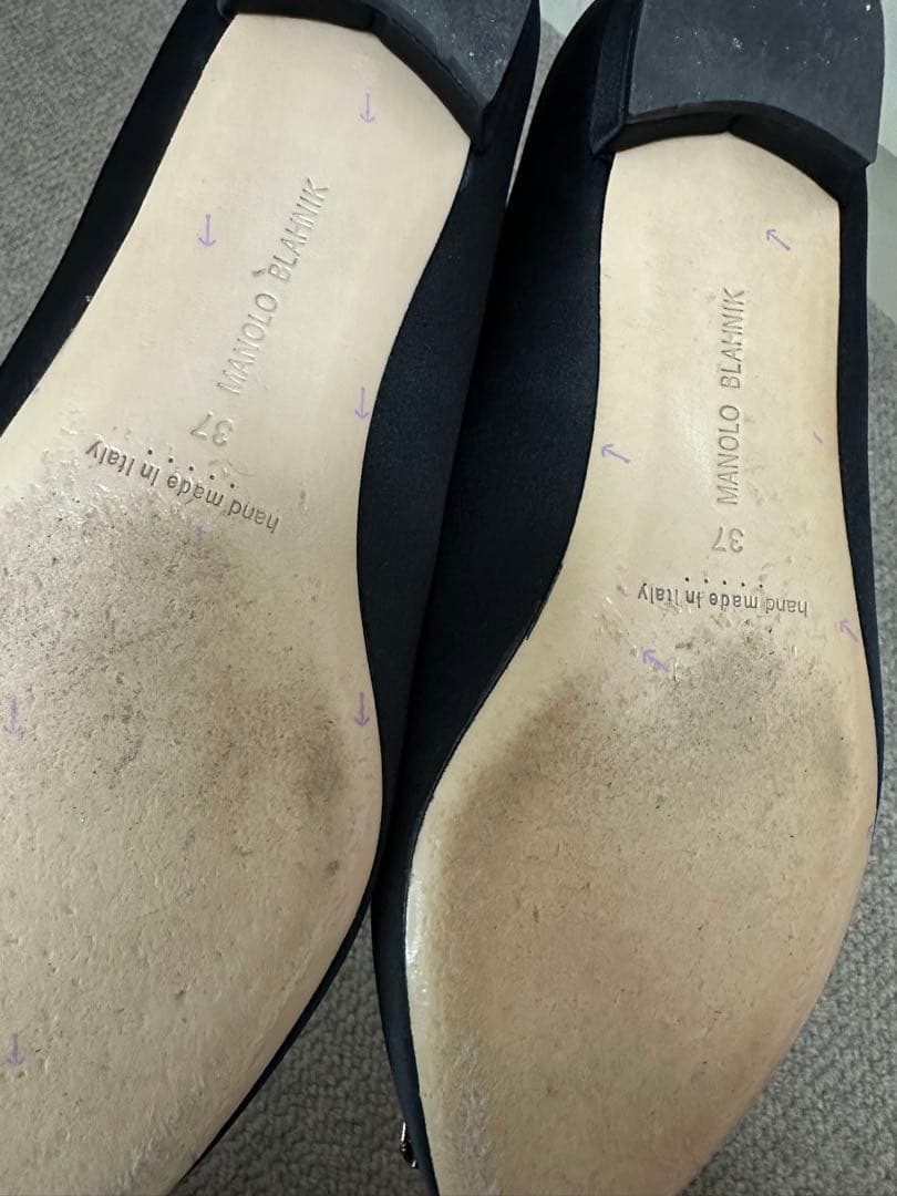 Manolo Blahnik ハンギシ サテンフラットシューズ