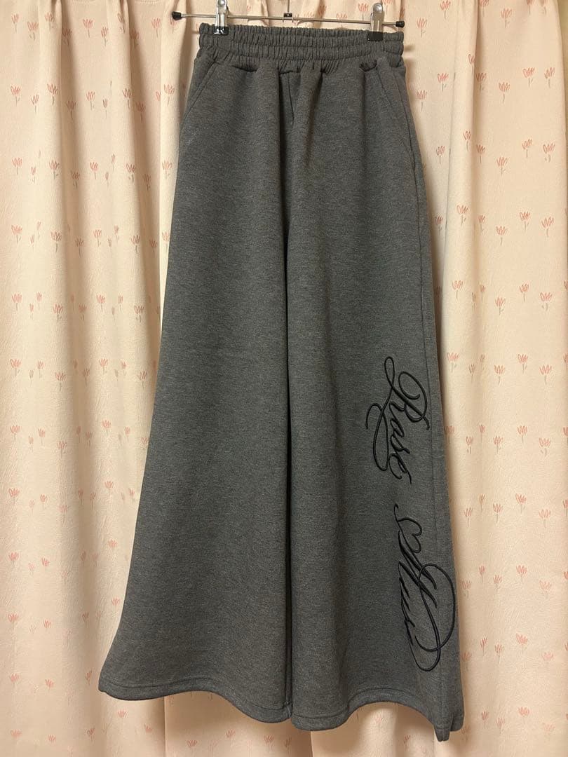 ロゼミューズ　Logo 3d embroidery hoodie チャコール