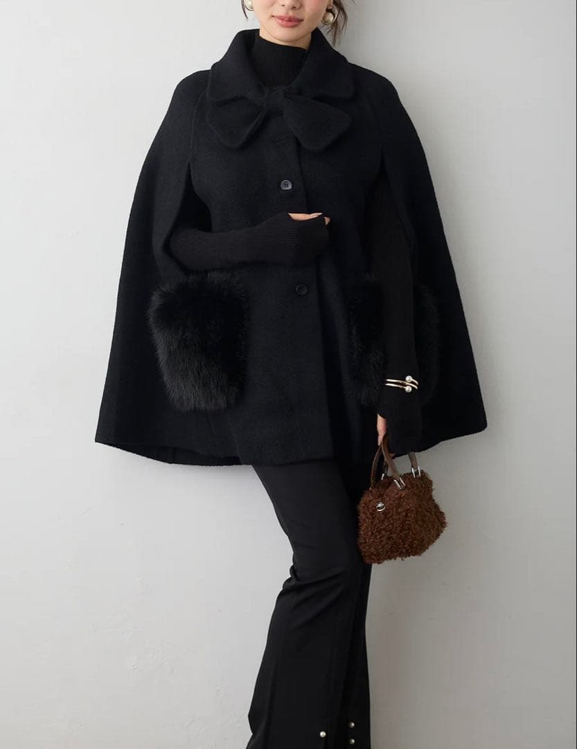 ウールタッチファーポケットポンチョコート/ ブラック Frene