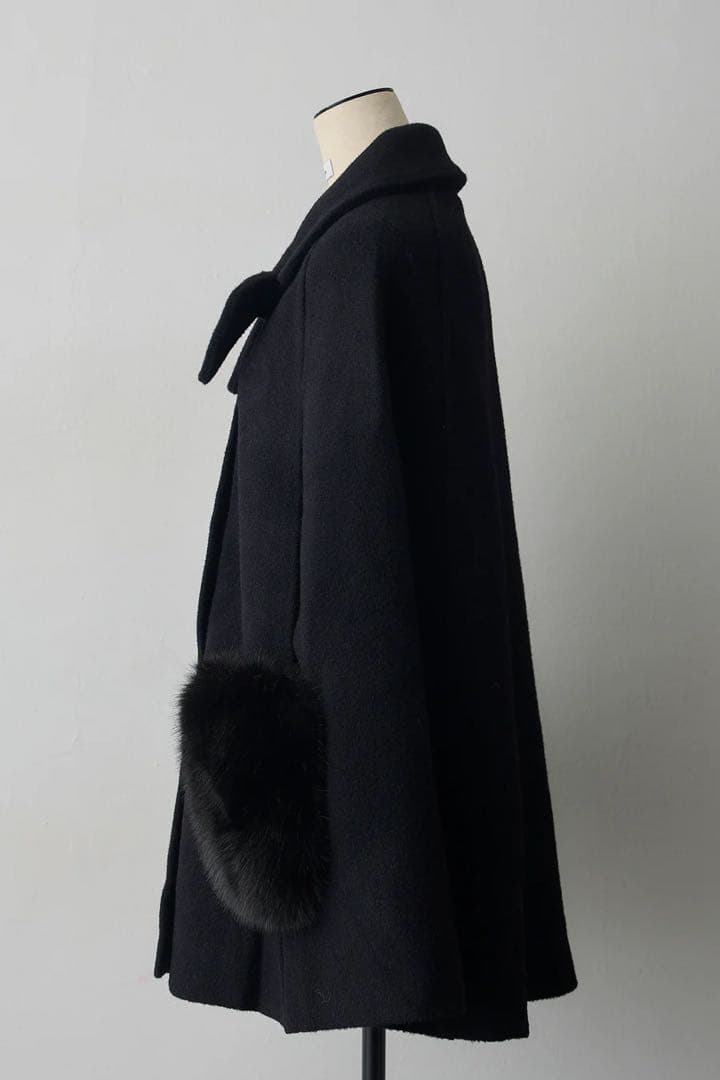 ウールタッチファーポケットポンチョコート/ ブラック Frene