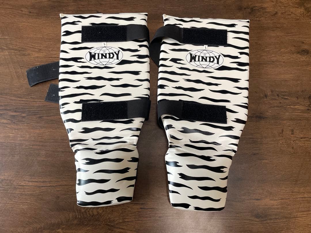 WINDY(ウィンディ) ゼブラ柄　パンチンググローブ　レガース