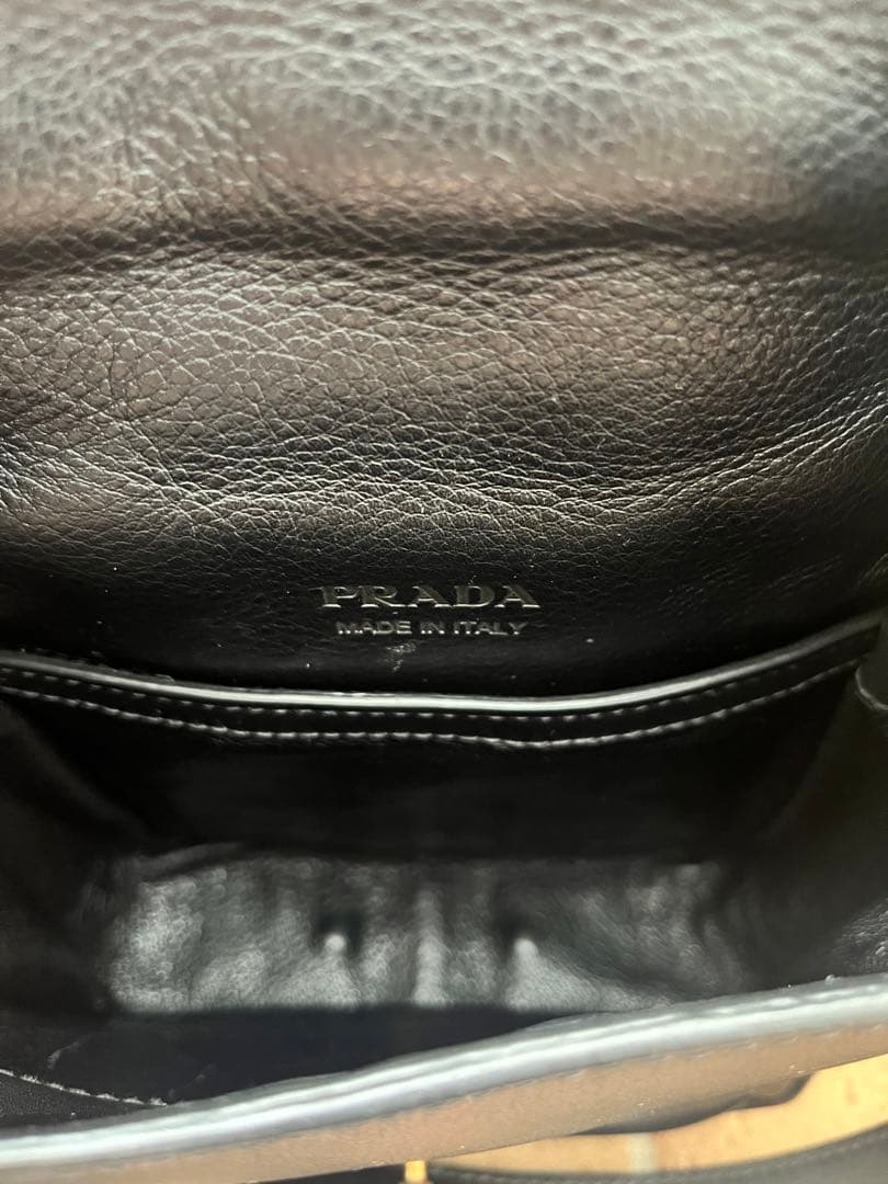 PRADA プラダ　レザー　ショルダーバッグ　ブラック　スクエア