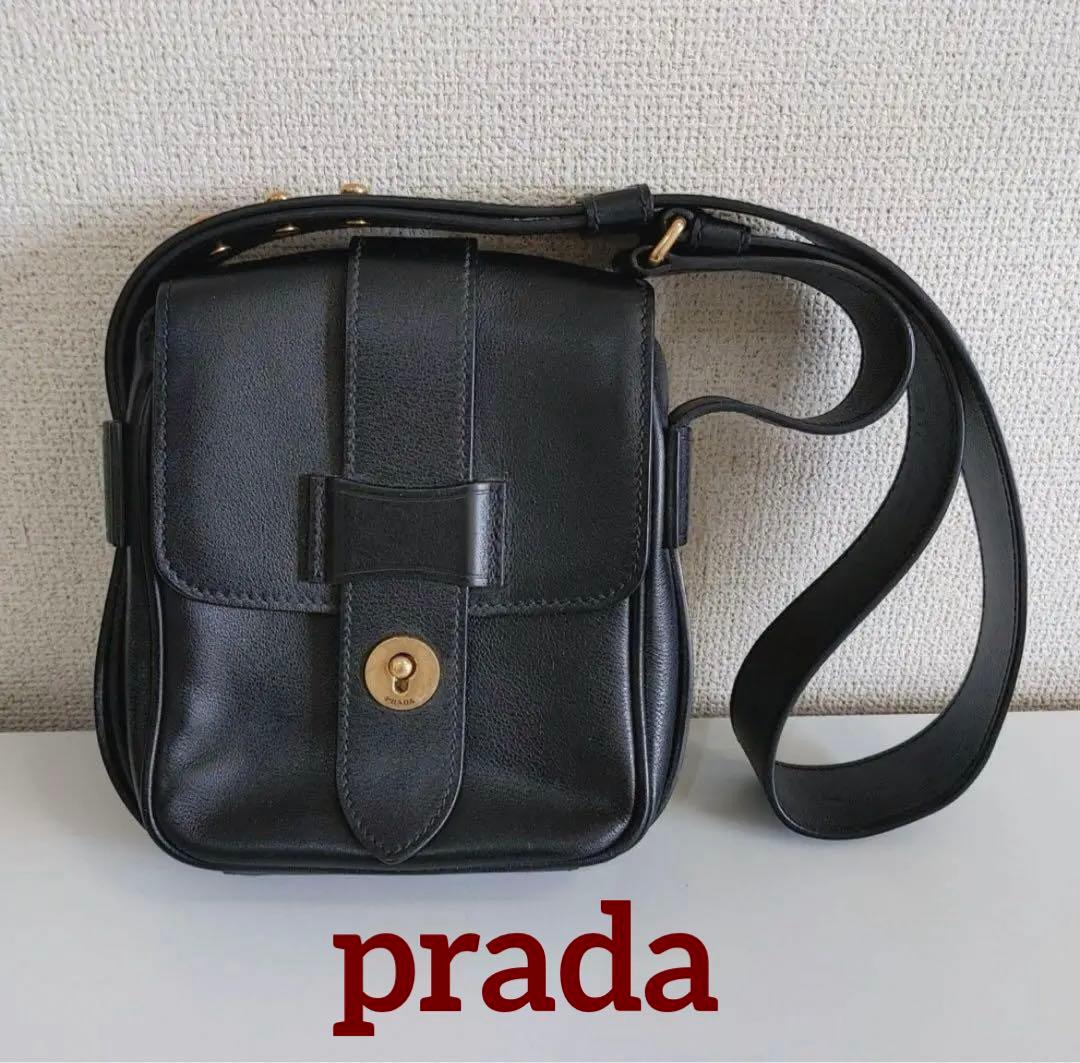 PRADA プラダ　レザー　ショルダーバッグ　ブラック　スクエア