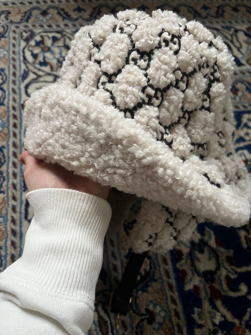 GUCCI ロゴ刺繍　イヤーフラップ　ボアハット　バケハ