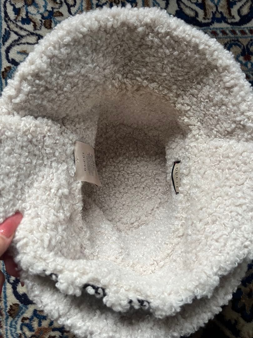 GUCCI ロゴ刺繍　イヤーフラップ　ボアハット　バケハ