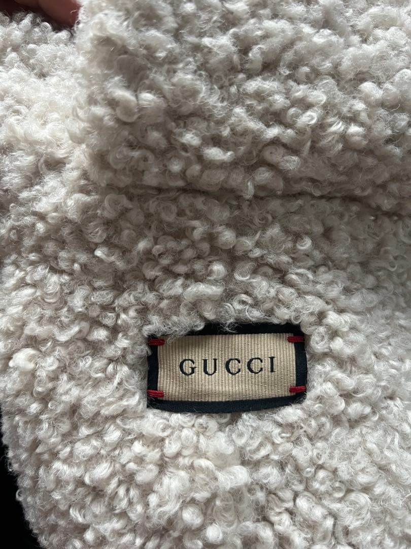 GUCCI ロゴ刺繍　イヤーフラップ　ボアハット　バケハ