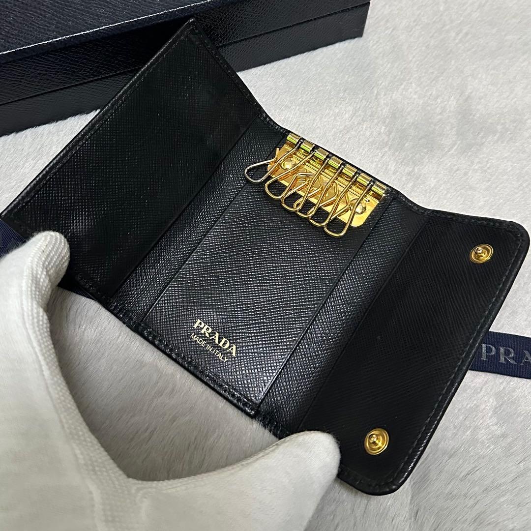 【良品】PRADA プラダ　キーケース　6連　ゴールドロゴ　サフィアーノレザー