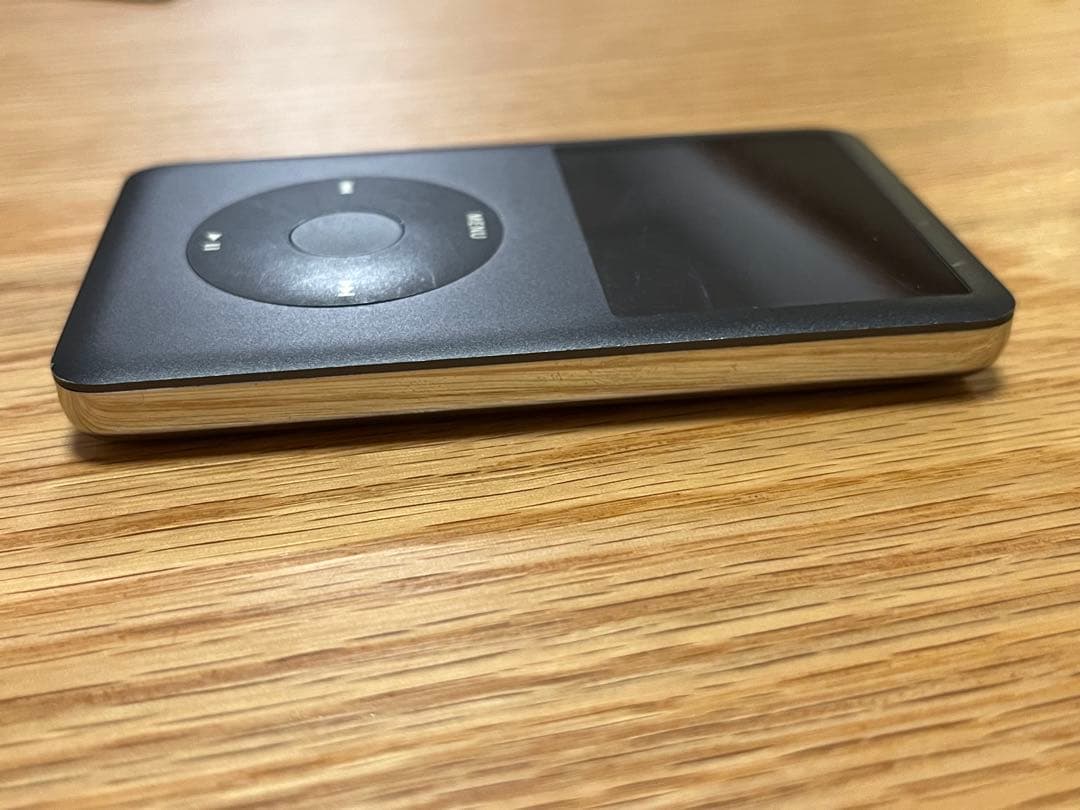 Apple iPod classic 120GB 本体とUSBケーブル