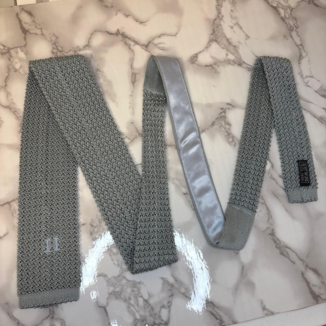 HERMES ニットネクタイ　グレー　ニットタイ　灰色 ワンポイント　秋冬