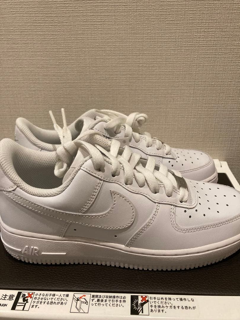 新品タグ付きNike Air Force 1 24.5cm