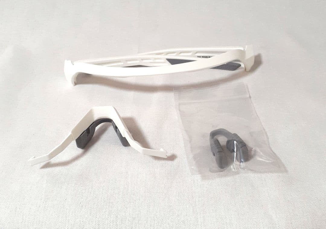 100% S3 マットホワイト フレーム、ノーズブリッジ、ノーズパッド２種