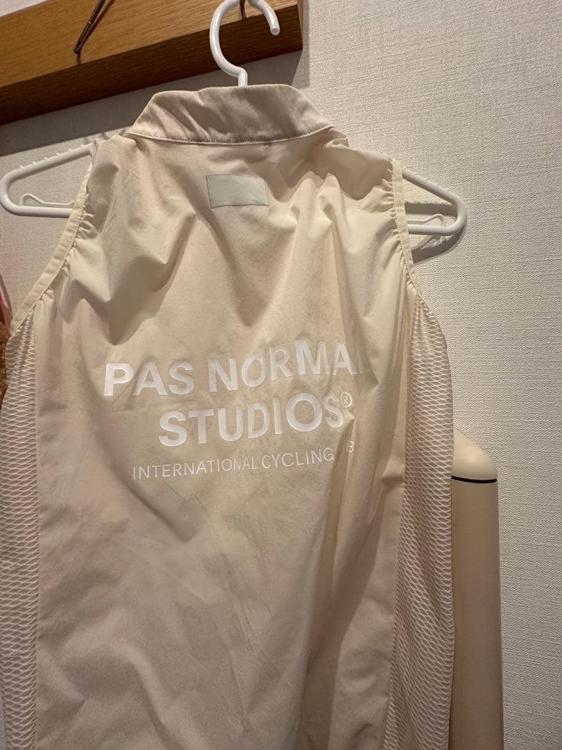 パスノーマルスタジオ　ジレ