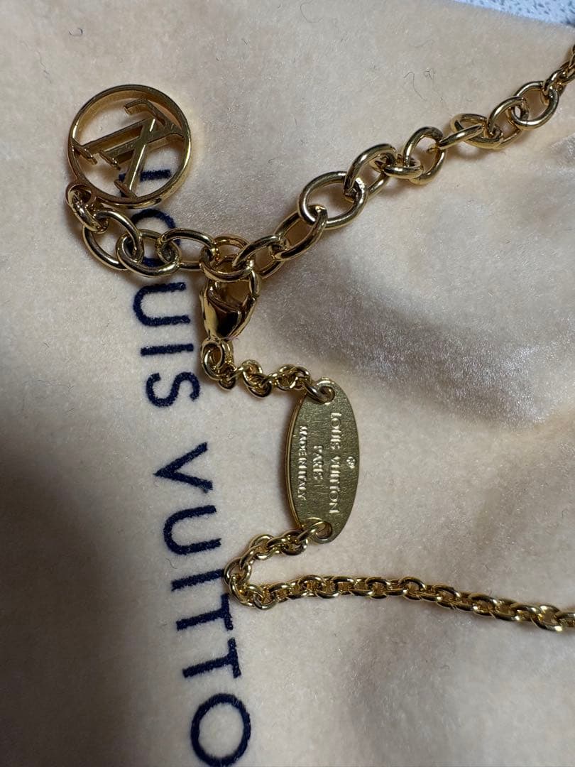 LOUIS VUITTON ゴールド V字型ネックレス