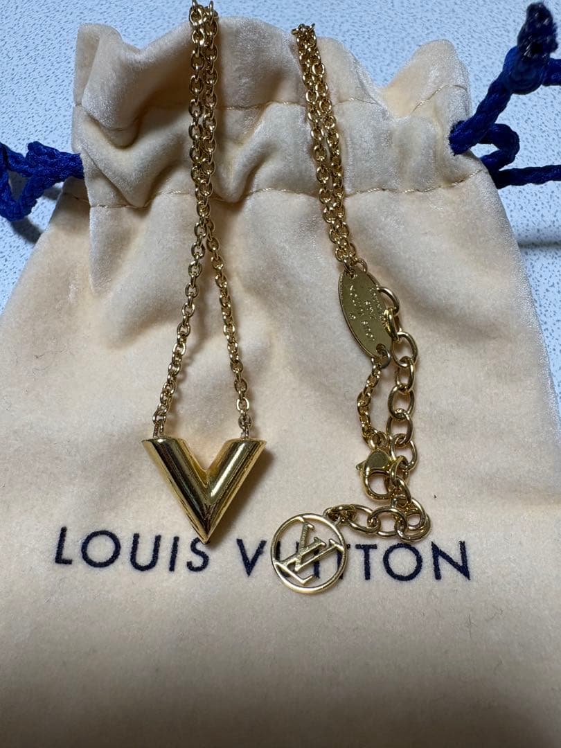 LOUIS VUITTON ゴールド V字型ネックレス