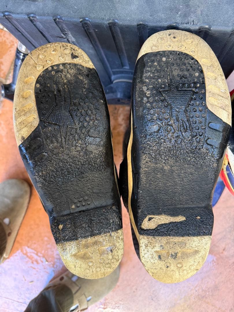 アルパインスターズTECH10ブーツ