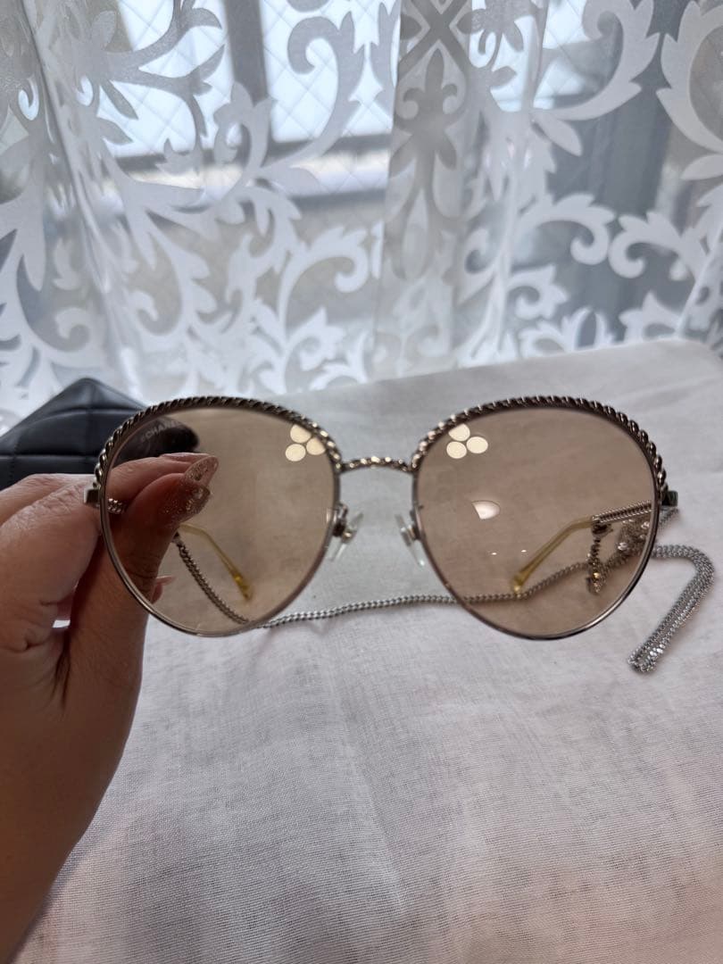 CHANELチェーン付きサングラス 箱付属品付き