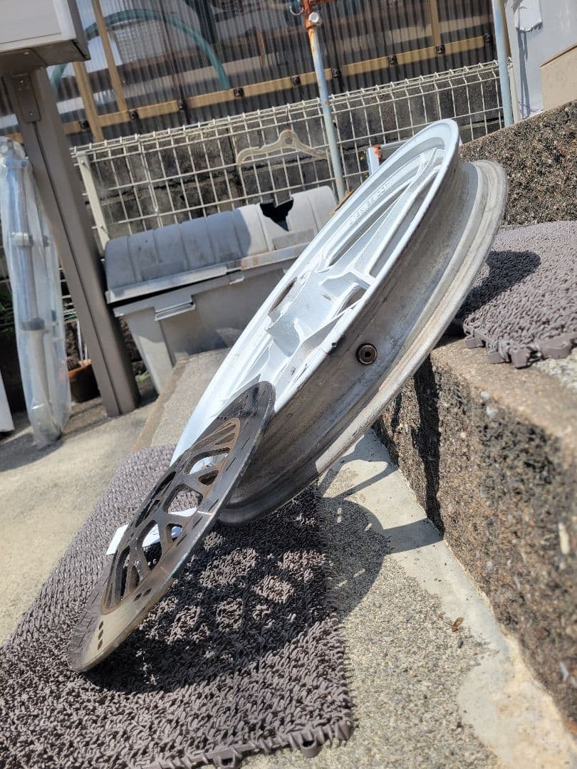 SUZUKI　GS400 フロントホイール　ディスク付き　ホワイト