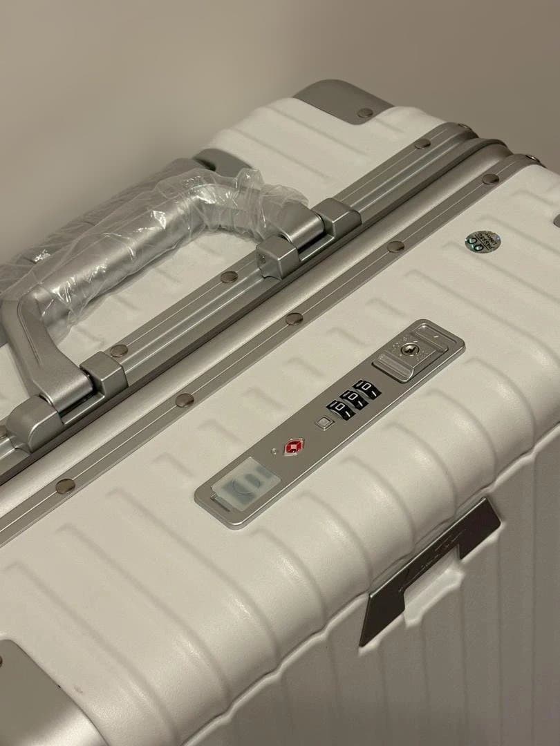 リベティ多機能キャリーケース【エナメルカーキSサイズ】A53