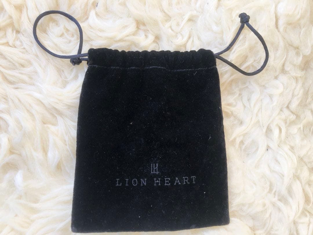 LION HEART/ライオンハート 片耳用　ブラックダイヤ/プラチナピアス