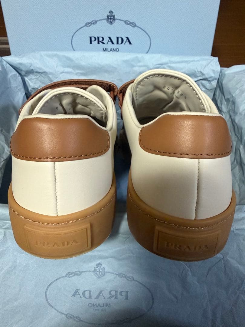 PRADAスニーカー