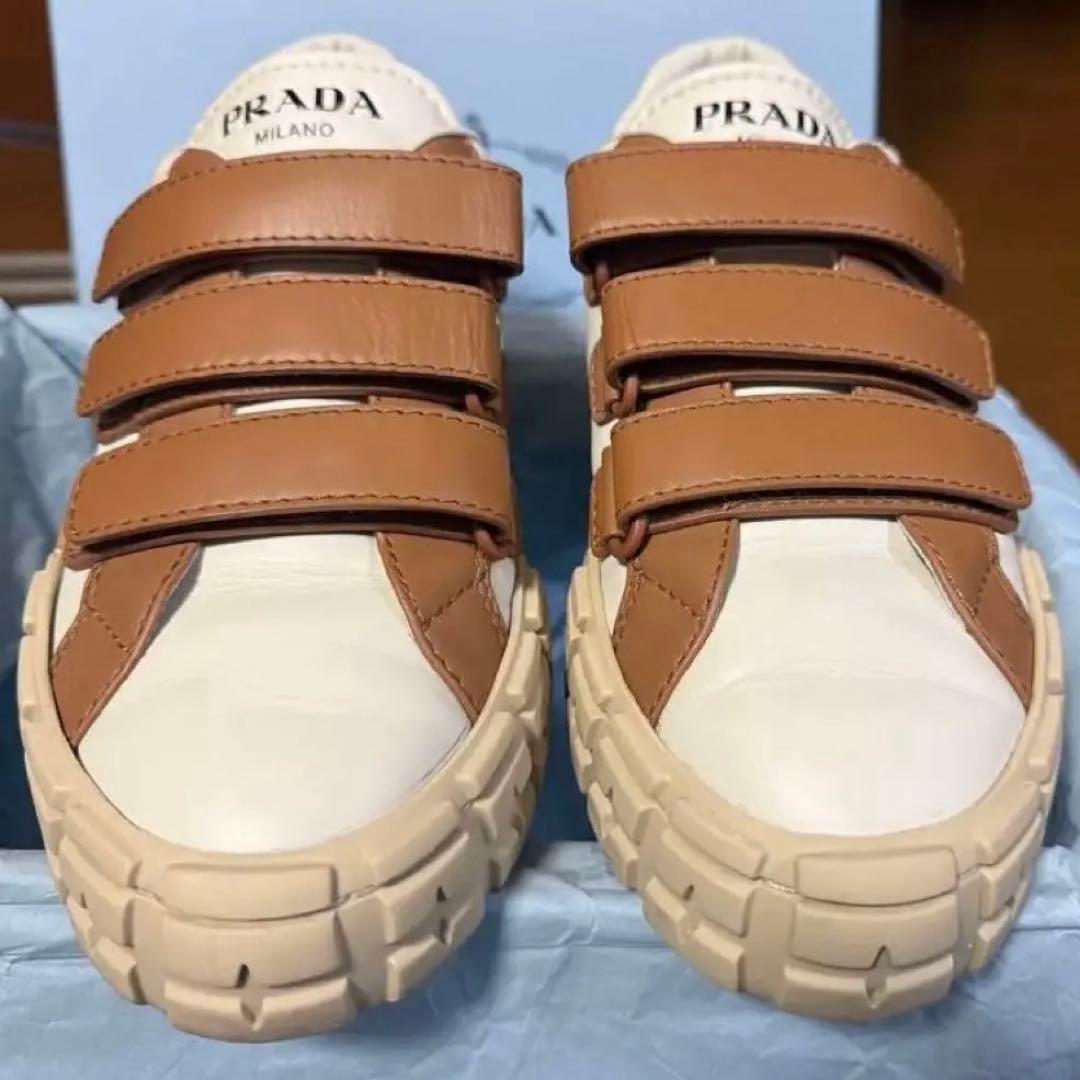 PRADAスニーカー