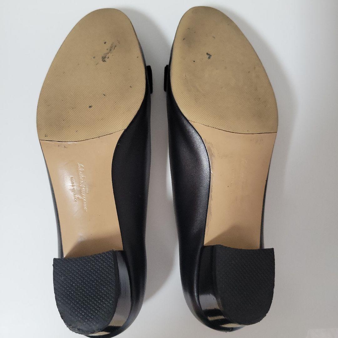 フェラガモの黒パンプス　7ハーフ幅はCです。