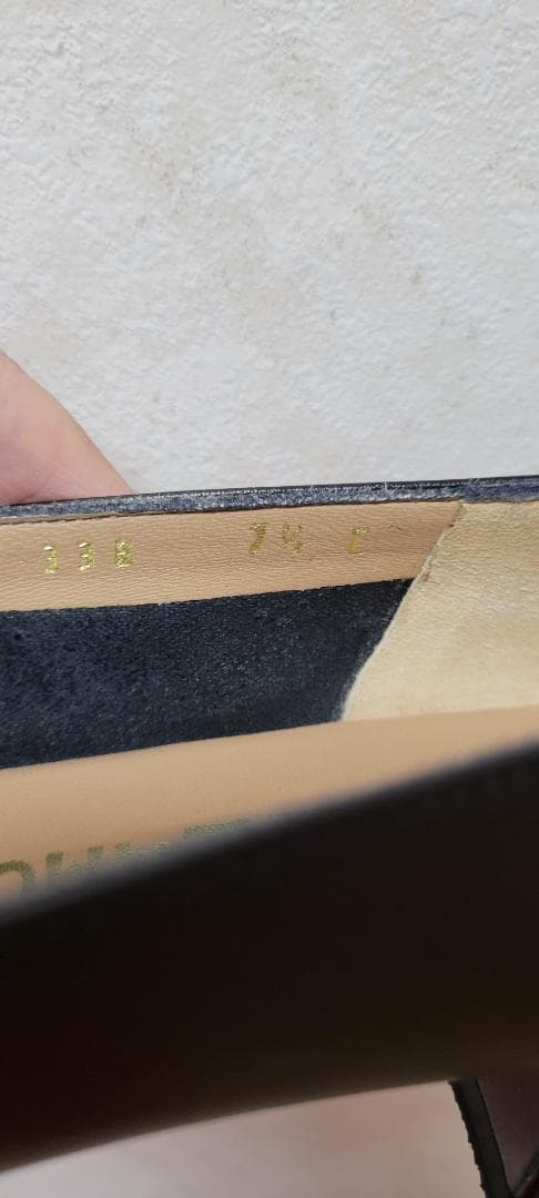 フェラガモの黒パンプス　7ハーフ幅はCです。