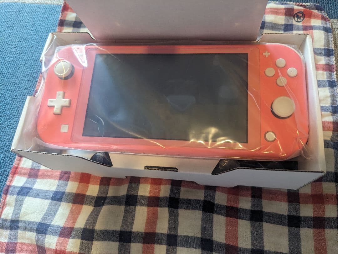 Nintendo Switch Lite コーラルピンク　カバー付き