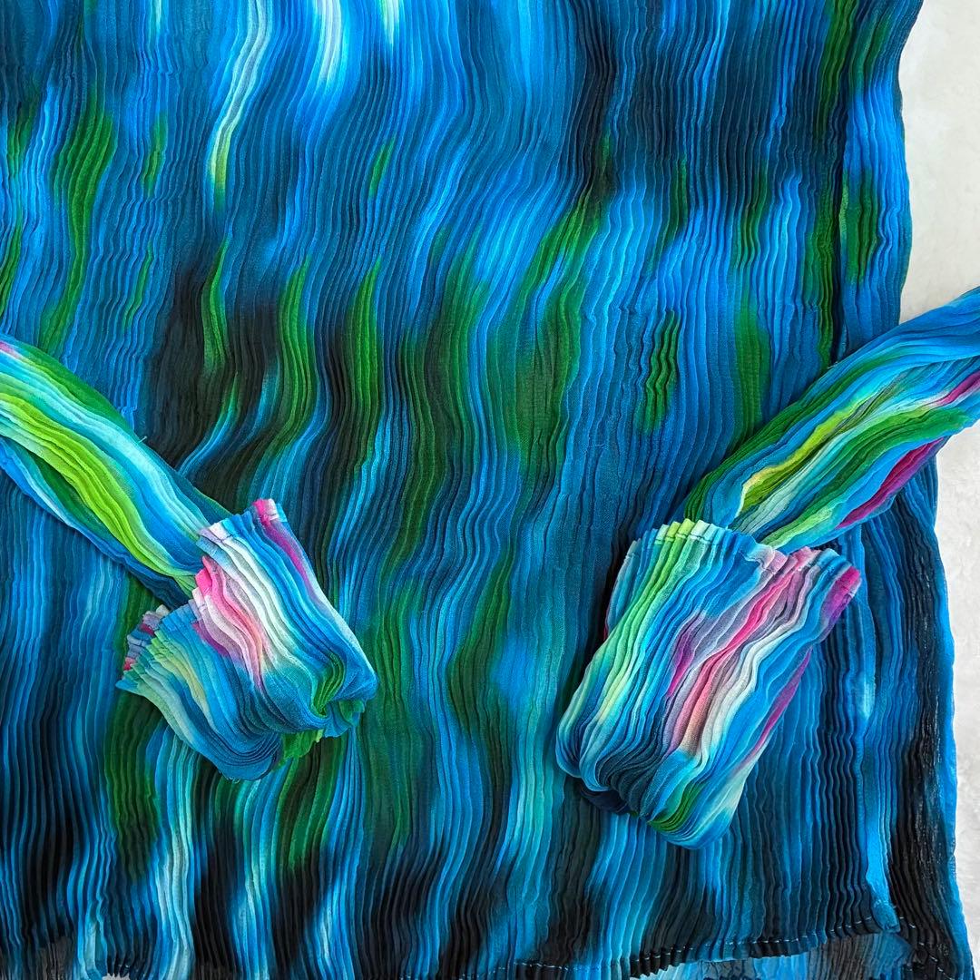 極美品】イッセイミヤケ　ねじりプリーツ　タートルネック　マルチカラー　Mサイズ