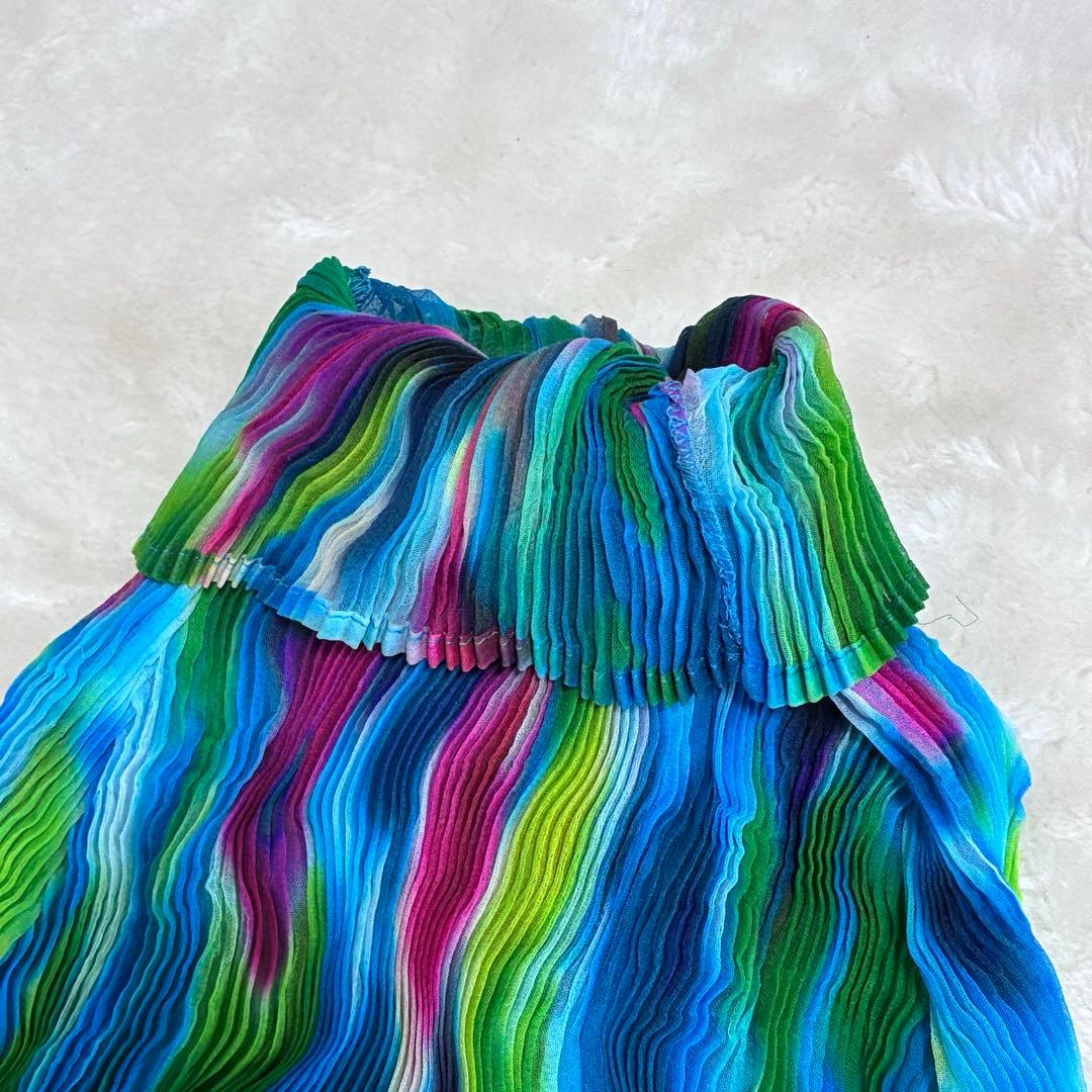 極美品】イッセイミヤケ　ねじりプリーツ　タートルネック　マルチカラー　Mサイズ