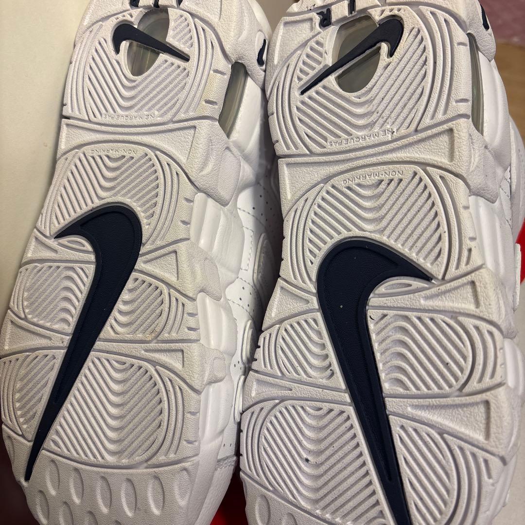 NIKE DH919-100 アップテンポホワイトスニーカー