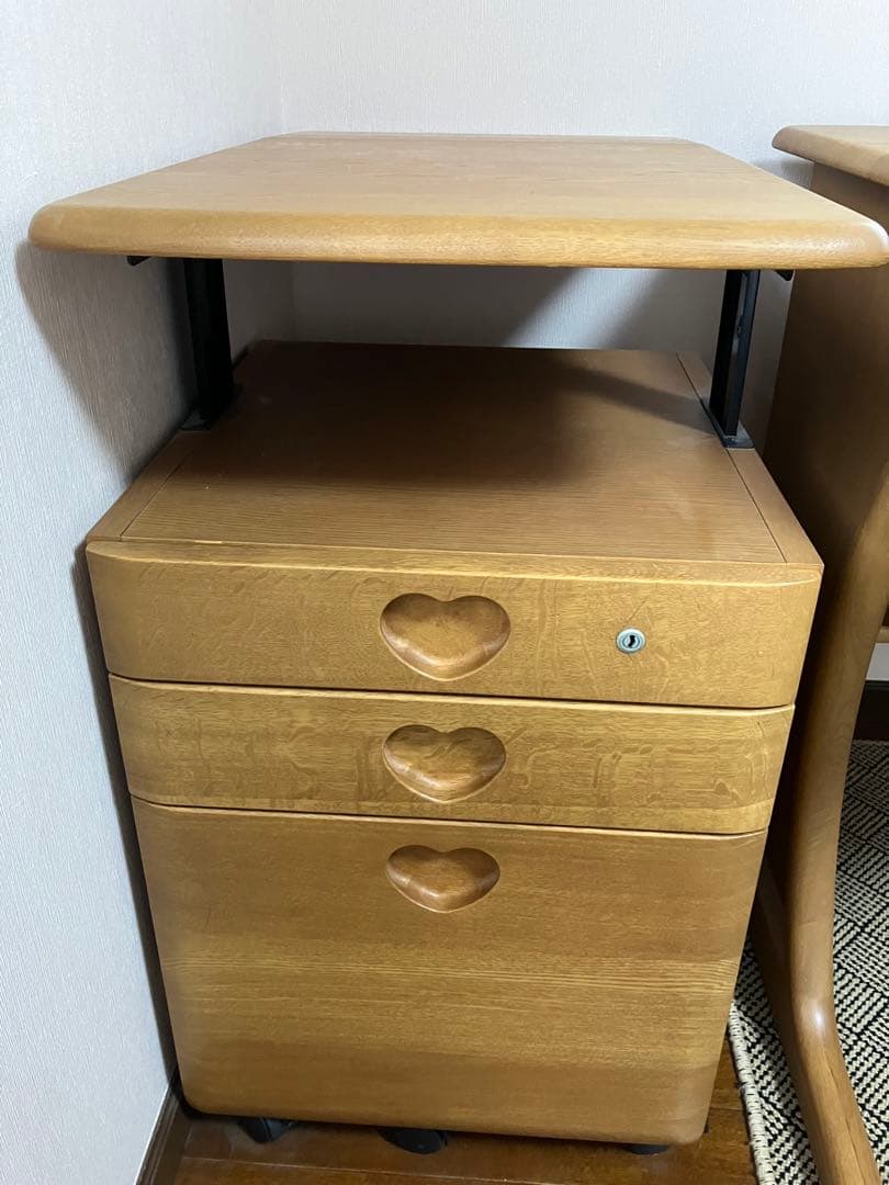 ★なりこ★カリモク学習机　ハート型取っ手の木製ワゴン　脇机　袖机