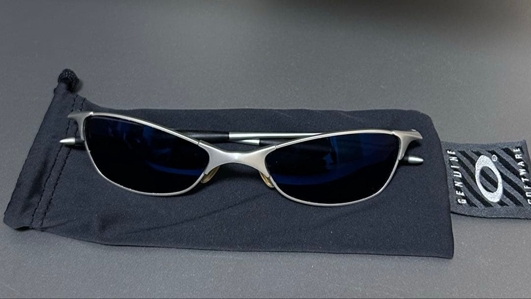 小物 oakley wiretap