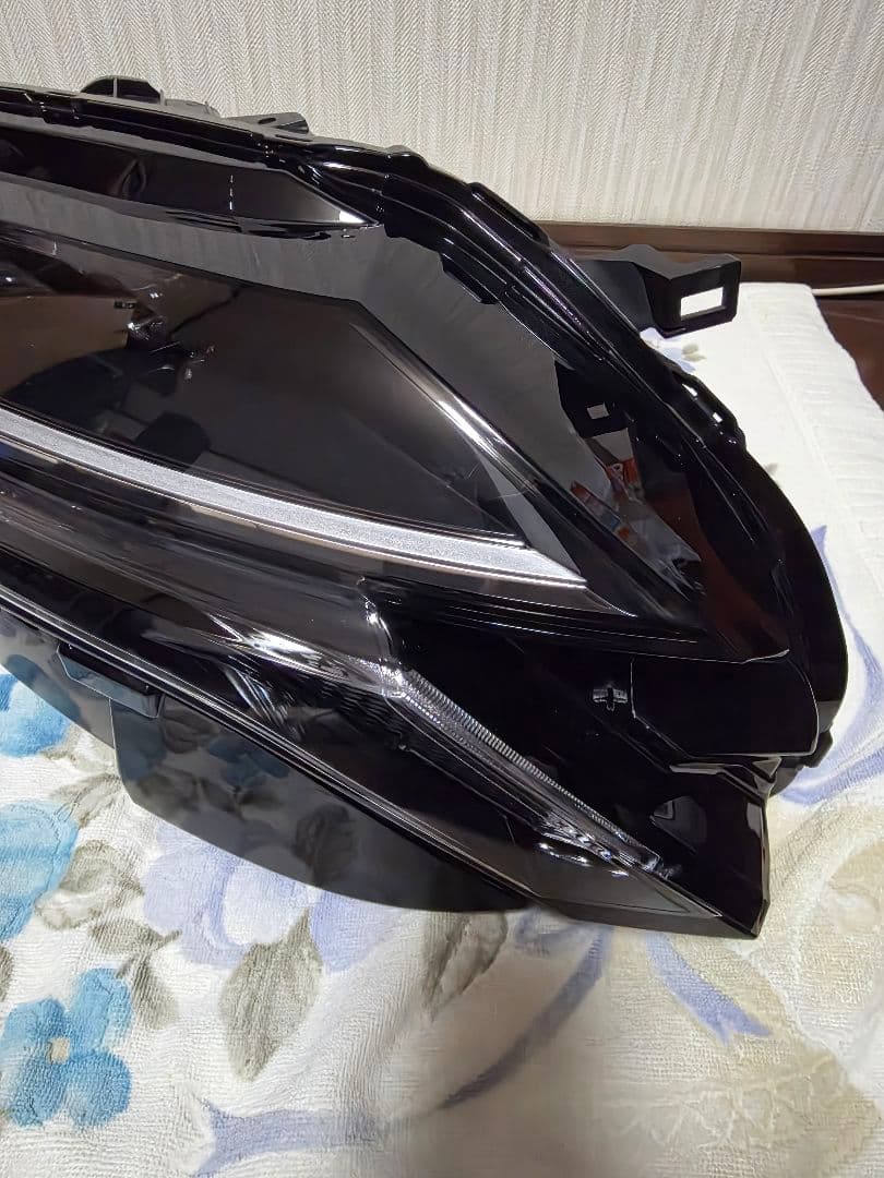 美品！　ユニット付き　日産　ノートオーラ　E13 右ヘッドライト