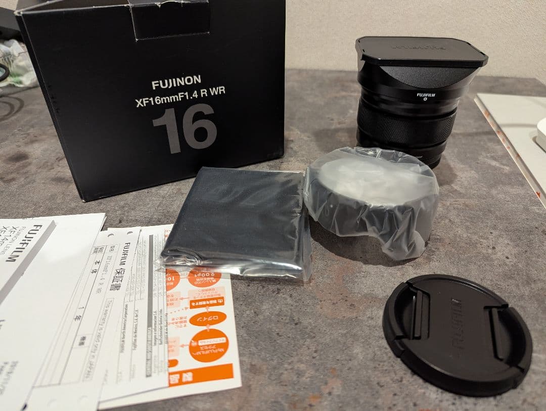 XF16mmF1.4 R WR レンズ(純正金属角フード付き)