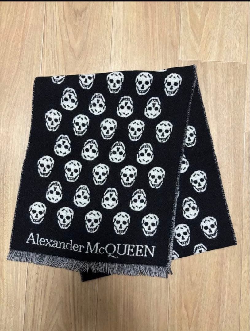 Alexander McQueen スカル柄マフラー 白黒