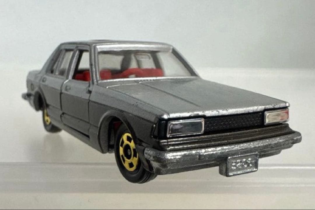 黒箱トミカ　日本製　ニッサン　ブルーバード　ターボ