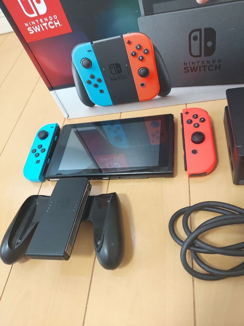 【限定セール価格】Nintendo Switch 本体　ジョイコン 青/赤箱付き