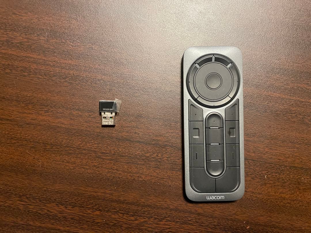 Wacom cintiq pro 24 ペンモデル DTK-2420 スタンド付